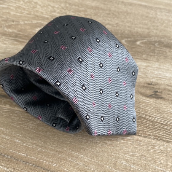Grey and purple assorted ties and pocket squares - Picture 10 of 17